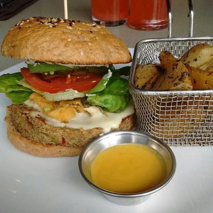 review photo of Vegan inc. Plaza 404 Double Chesse Burger shared by @ohsullivan on 02 Jul 2020 - review