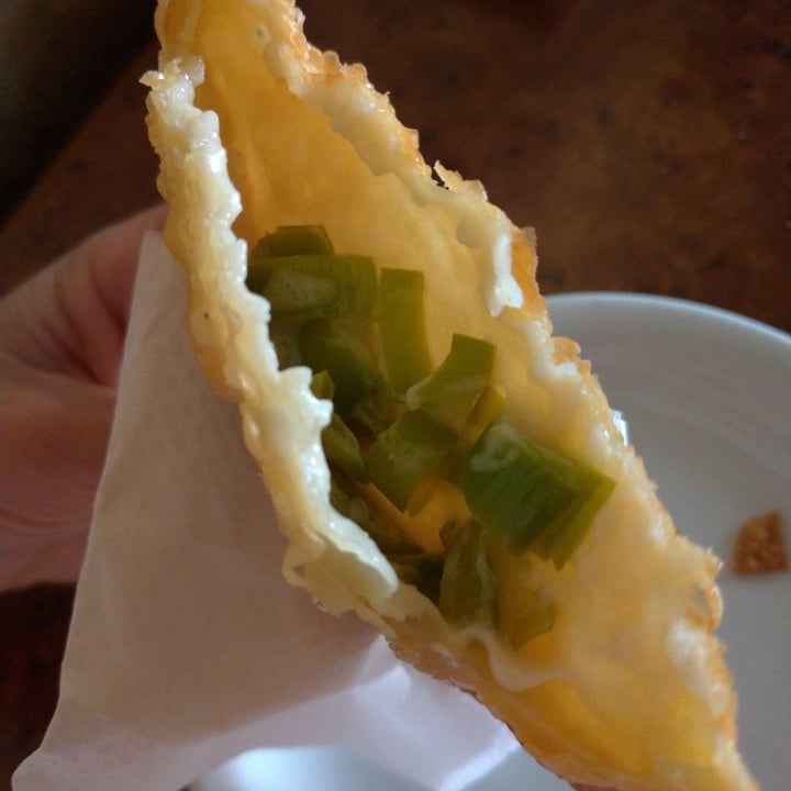 review photo of Bandolim Restaurante Cult Bar Pastel De Alho Poró E Catupiry shared by @hellencano on 22 Jun 2022 - review