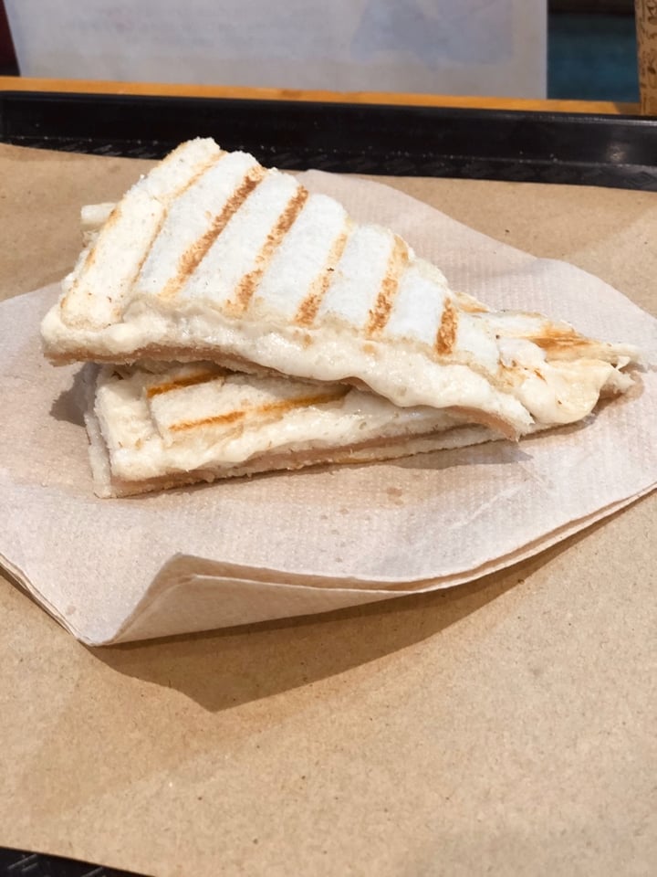 review photo of Futuro Veggie - Coffee & Deli Tostado de Jamon y Queso shared by @martu-m on 17 Jan 2020 - review