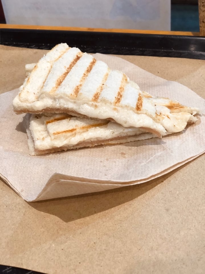 photo of Futuro Veggie - Coffee & Deli Tostado de Jamon y Queso shared by @martu-m on  17 Jan 2020 - review