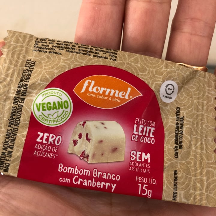 review photo of Flormel Bombom chocolate branco com cramberry shared by @mariaaaaa on 14 May 2022 - review