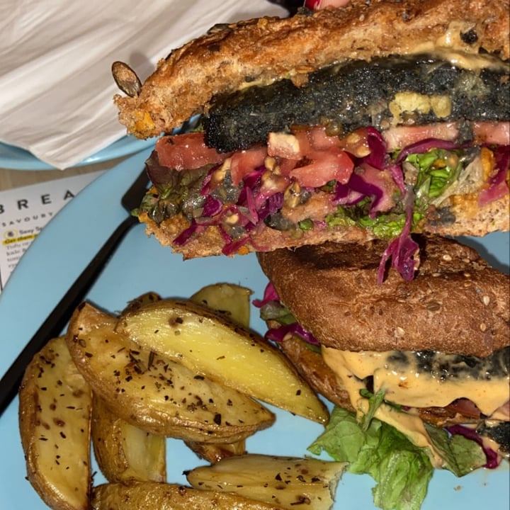 review photo of Lexi's Healthy Eatery Charcoal Burger shared by @mickycodron on 17 Jan 2021 - review