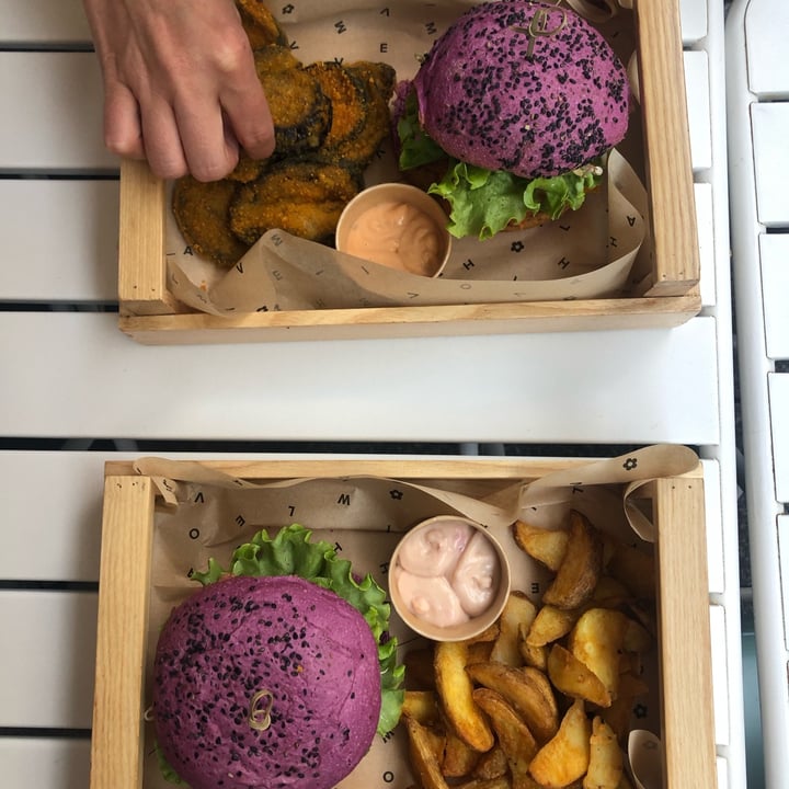 review photo of Flower Burger Cherry Bomb shared by @martabergamo on 11 Jun 2022 - review