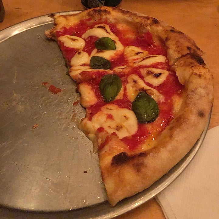 photo of Lado V Pizza Margarita shared by @vegandann on  28 Oct 2022 - review