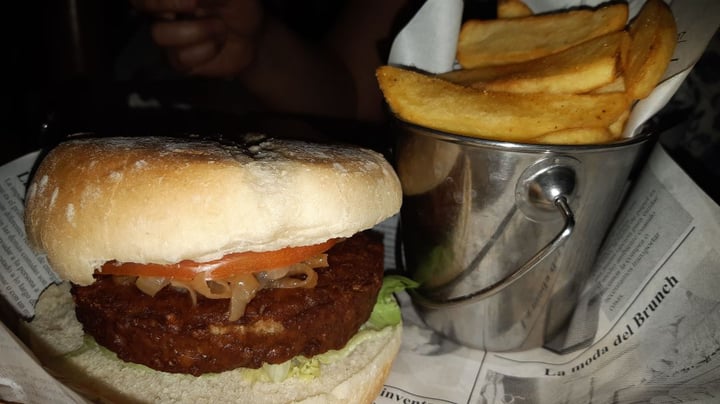 photo of Hamburguesería El Dandy Hamburguesa vegana Linda McCartney (quitando queso y mayonesa que no son veganas) shared by @saultobelem on  03 Sep 2019 - review