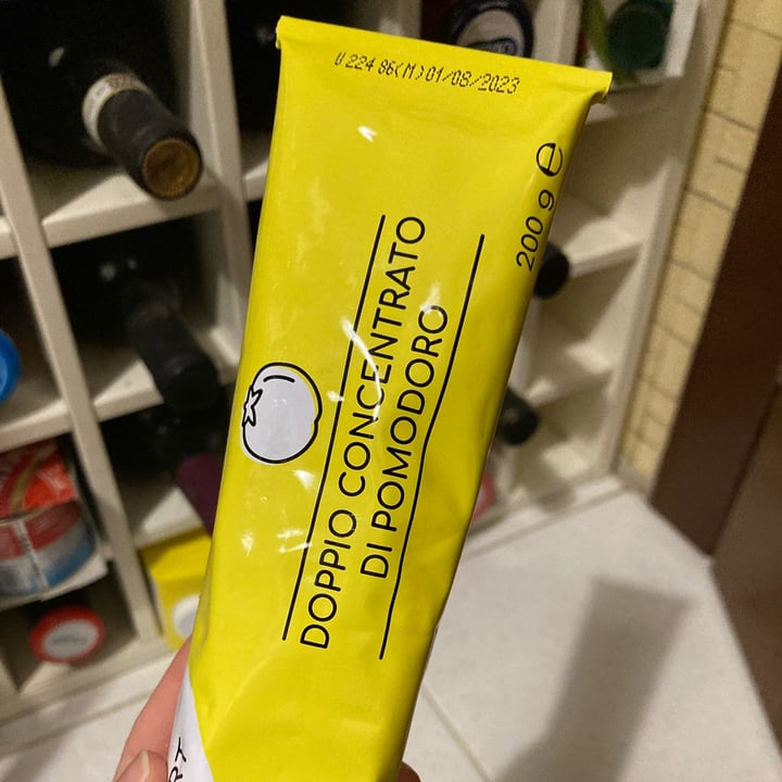 review photo of Esselunga - Smart Doppio concentrato Di Pomodoro shared by @myvegjourney on 15 Mar 2022 - review