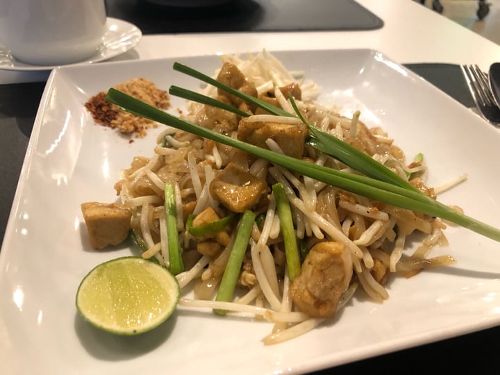 review photo of Greyhound Cafe Malaysia Vegetarian Pad Thai shared by @winnies97 on 23 Jul 2019 - review