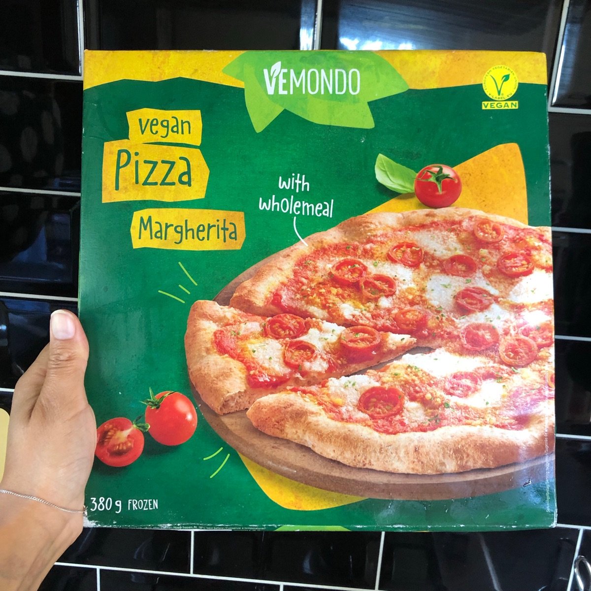 Vegan pizza Margherita from Vemondo Vegan Product Reviews