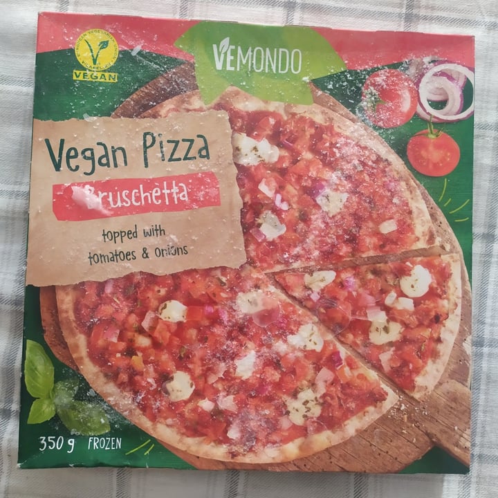 photo of Vemondo  Vegan Pizza Bruschetta shared by @caderefelici on  01 Sep 2022 - review