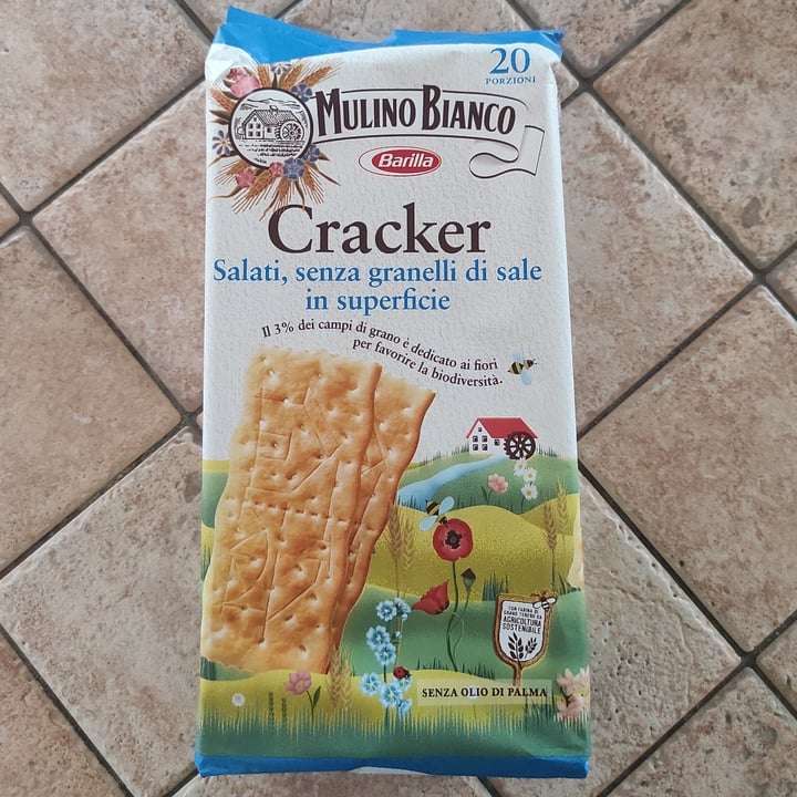 photo of Mulino Bianco Cracker Salati, senza granelli di sale in superficie shared by @giorgia3 on  05 Jun 2022 - review