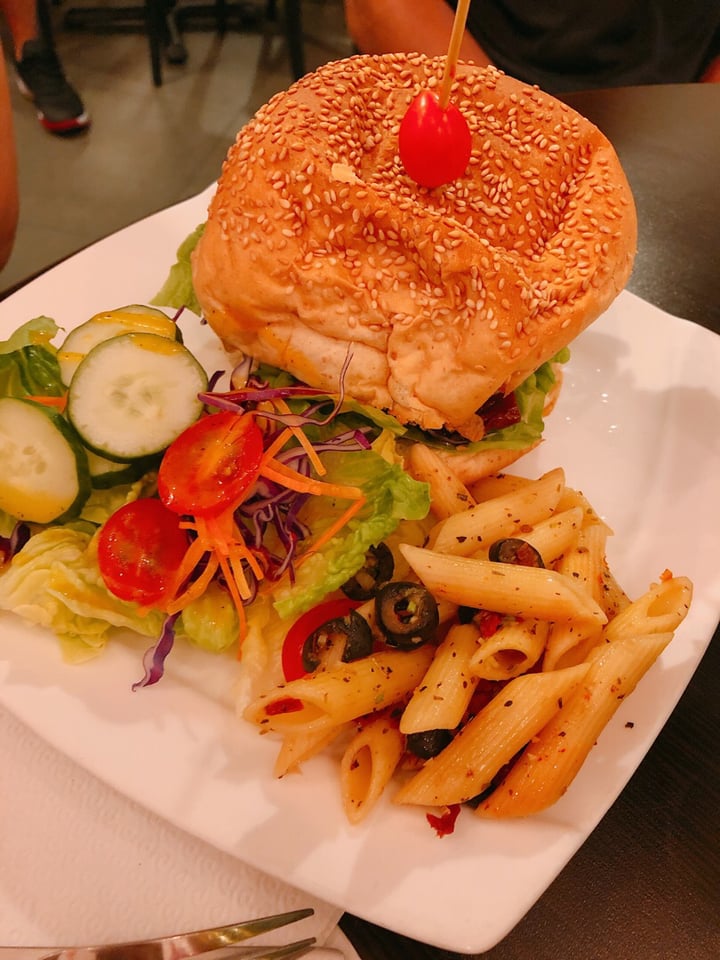 review photo of Well Dressed Salad Bar Pow wow burger shared by @cat on 18 Aug 2019 - review