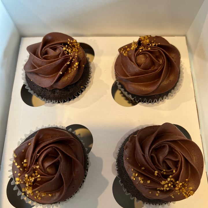 photo of Vegan East Chocolate fudge cupcake shared by @bananagram on  14 May 2022 - review