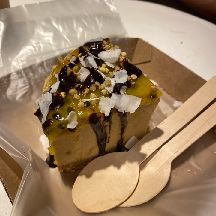 photo of SANA A ROU Cheesecake de Maracuya shared by @inespressable on  08 Jan 2022 - review