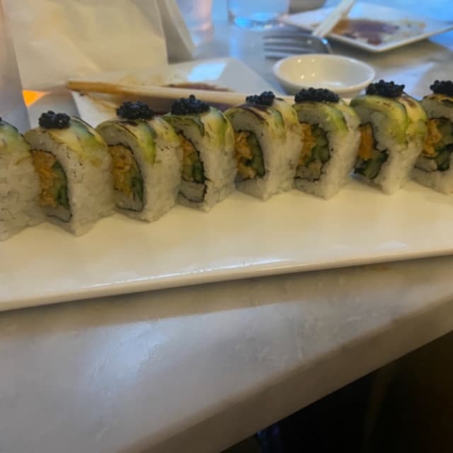 Foto del piatto “Charred Avocado Roll”