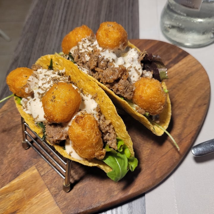 photo of Pesto di Pistacchio Tacos Con Beyond Meat E Tartufo shared by @vitadasani on  22 Aug 2022 - review