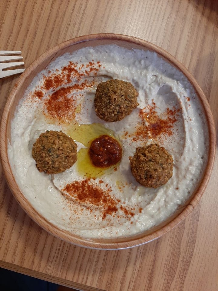 photo of Pita Bakery Hummus (300g tub) shared by @plantsfeelthough on  14 Mar 2020 - review