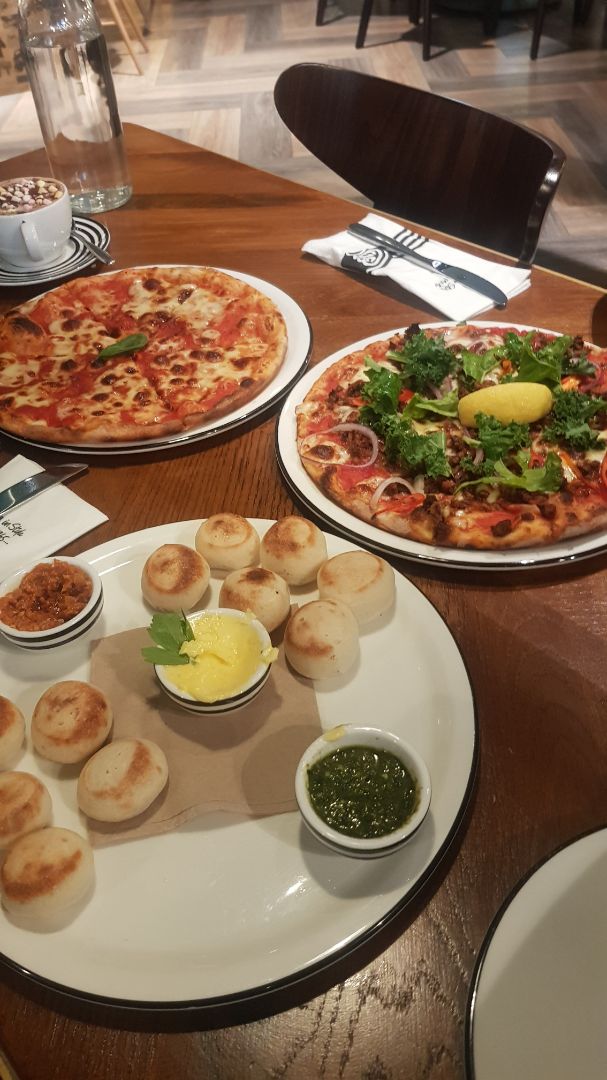 photo of PizzaExpress Dough Balls 'PizzaExpress' shared by @hyclipse on  16 Jan 2020 - review