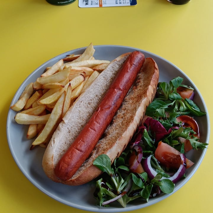 photo of Geek Retreat Stafford Hot dog shared by @aaronabolition9 on  02 Mar 2022 - review
