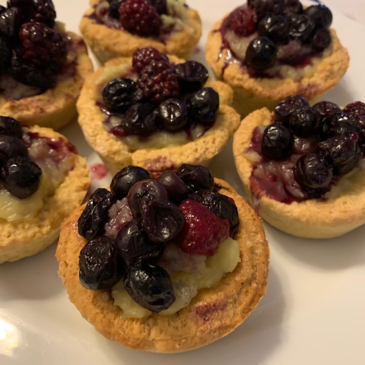 review photo of Casa Argentina Tarteletas de crema pastelera y frutos rojos shared by @brendapareja on 01 Oct 2020 - review