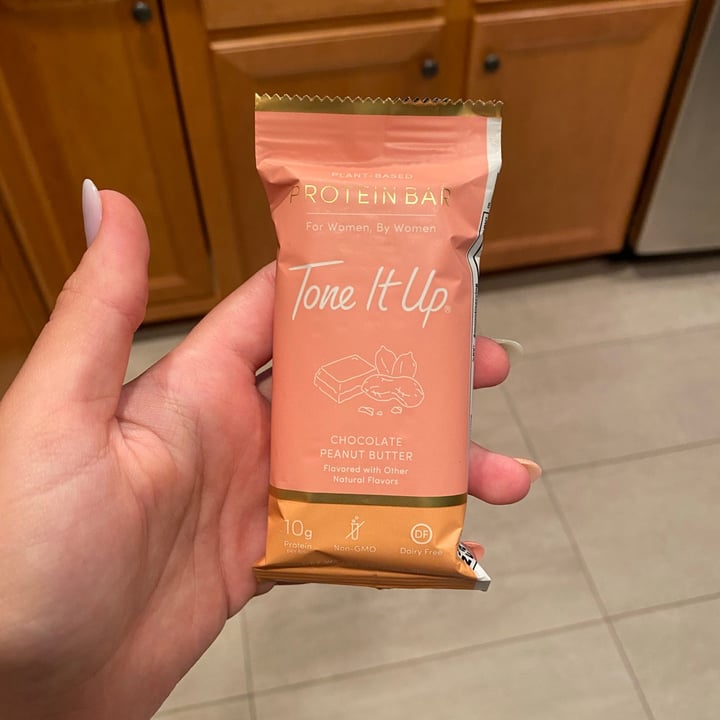 photo of Tone It Up plant based protein bar chocolate peanut butter shared by @jennifercarney on  25 Aug 2021 - review