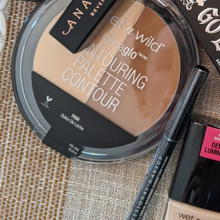 photo of Wet n Wild Beauty Megaglo contouring palette - dulce de leche 749A shared by @jslaw on  01 Dec 2020 - review