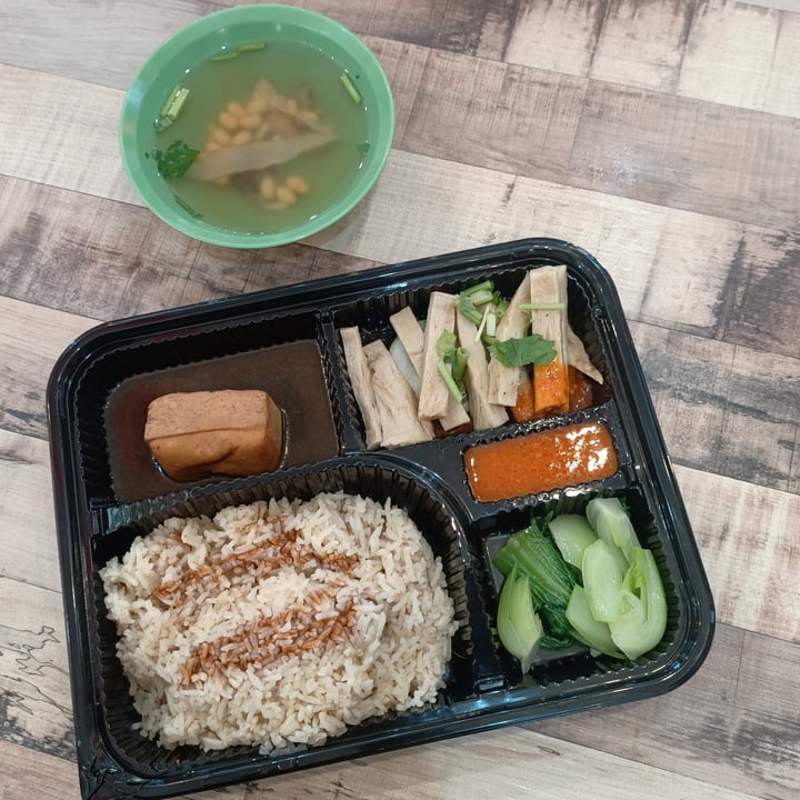 photo of Daily Green 吉祥素 Hainanese Chicken Rice shared by @skootykoots on  06 Feb 2022 - review