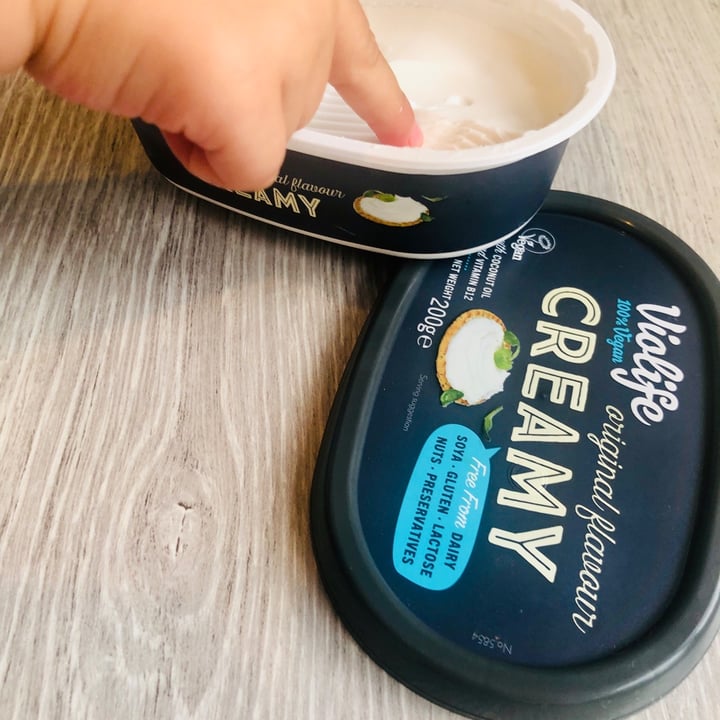review photo of Violife Creamy Original Flavour shared by @veganicious on 06 Aug 2021 - review