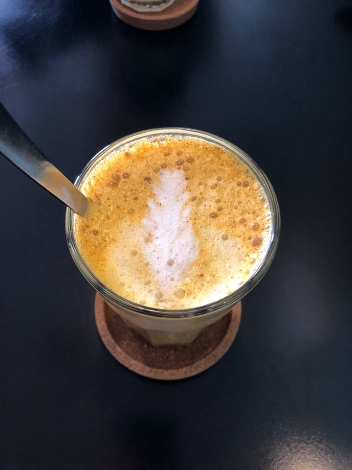 review photo of Lille Hus Cafe´ trifft Wein Goldene Milch (Hafermilch mit Kurkuma/Zimt/Ingwer) shared by @vwissen on 03 Mar 2020 - review