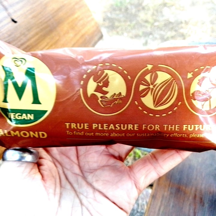photo of Magnum Magnum Vegan Almond shared by @berengueremy on  19 Dec 2022 - review