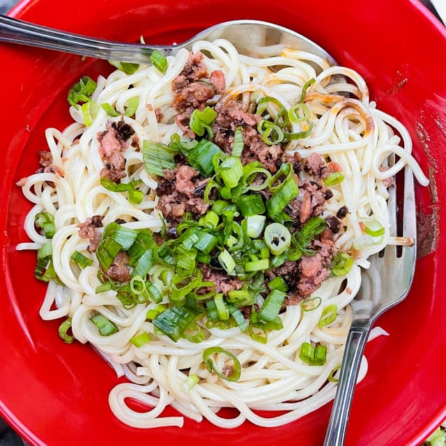 菜肴“Dandan Noodles”的照片