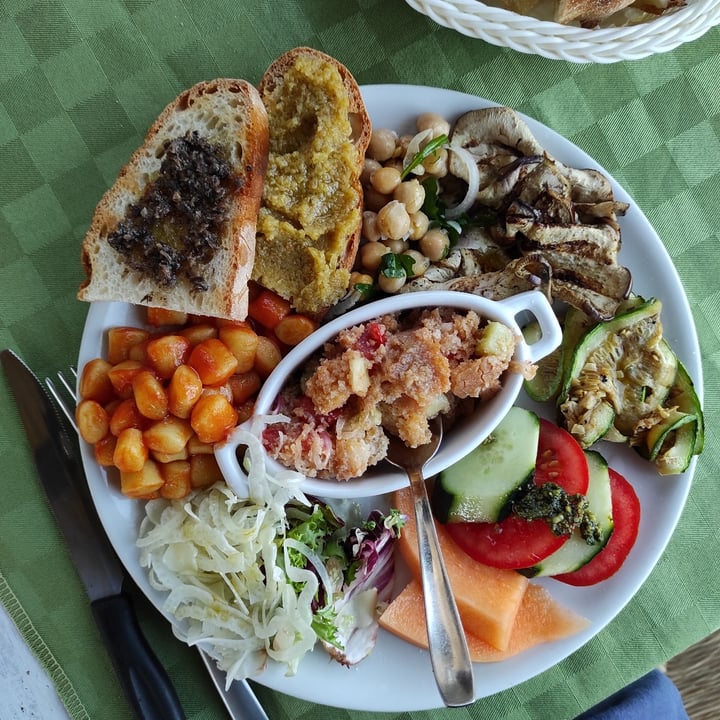 photo of Una Terrazza in Toscana (Temporarily closed) Vegan platter / Piatto vegano shared by @tuscanvegan on  07 Jul 2021 - review