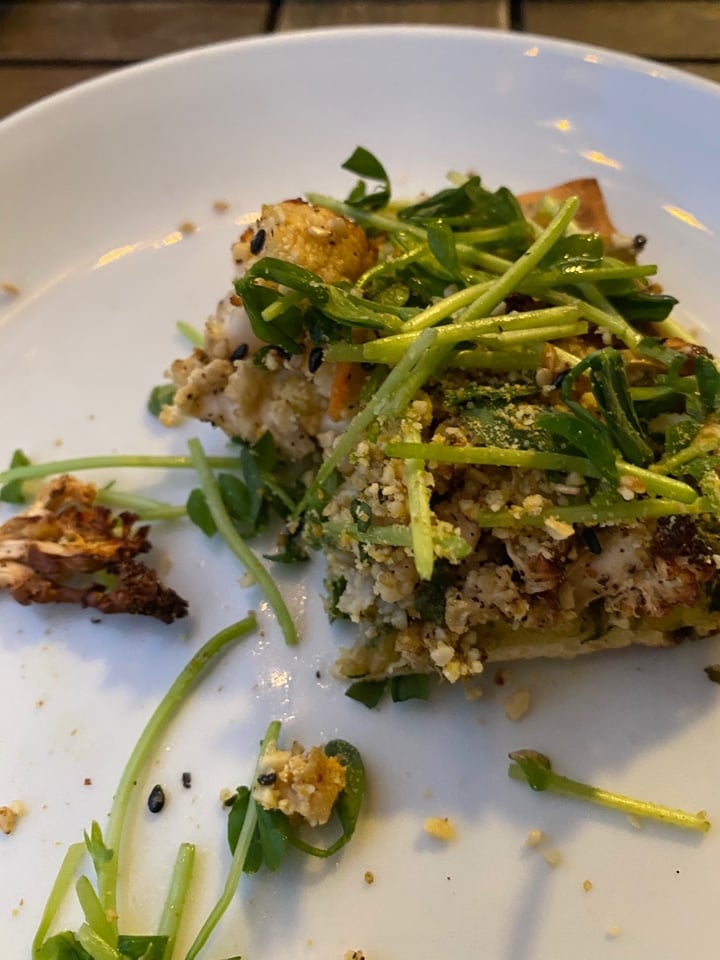 review photo of Fruits & Roots Cauliflower Flat Bread shared by @scubatropics on 12 Jan 2020 - review