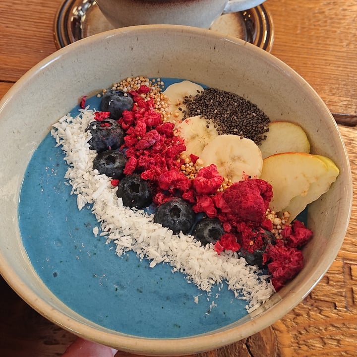 photo of Double Double Café Ocean Smoothiebowl shared by @vreakylena on  20 Oct 2021 - review