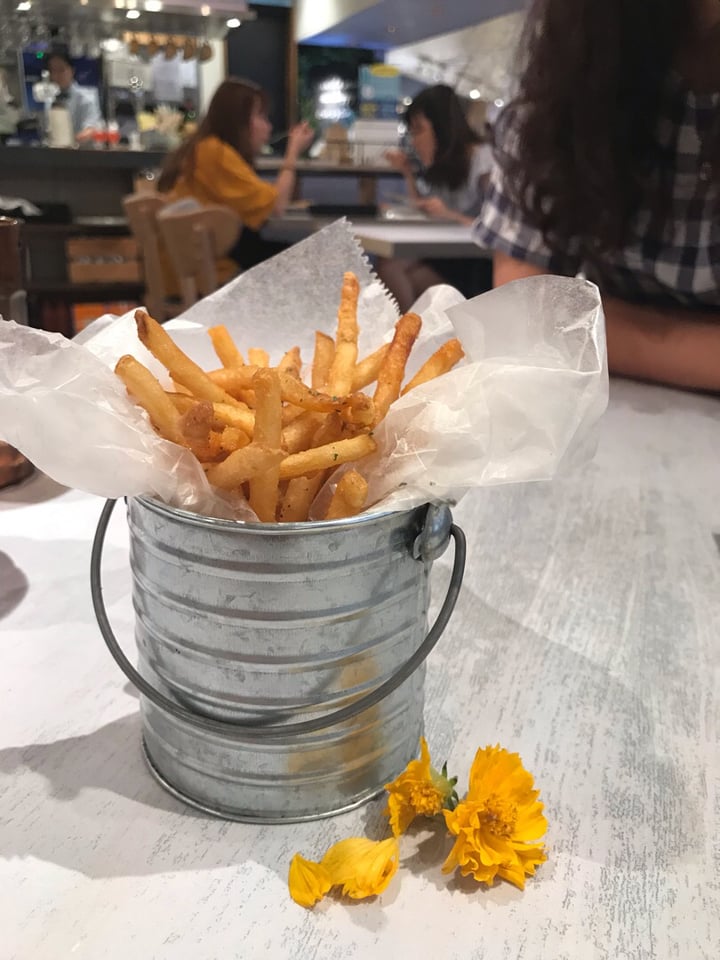 photo of wired bonbon Truffle Fries (sm size) shared by @noeruma on  13 Aug 2019 - review