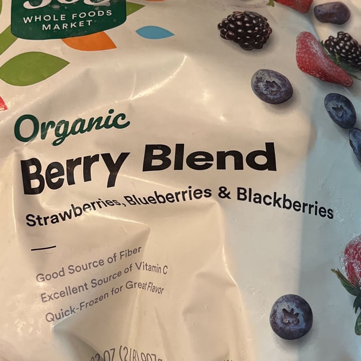 photo of Whole Foods Market Organic frozen berries shared by @audreymcanally on  21 Mar 2022 - review