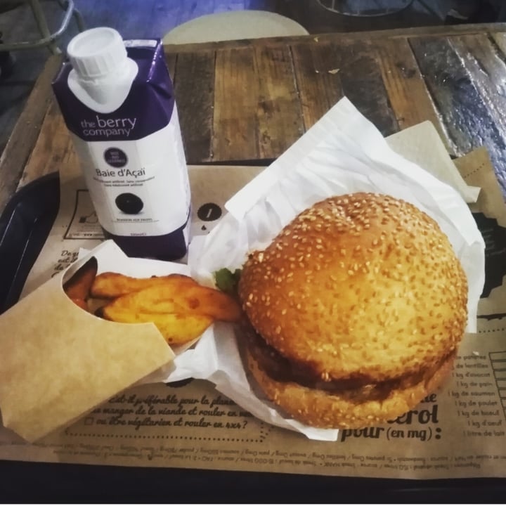 photo of Hank Burger L'allumé shared by @yedazul on  04 Jan 2021 - review