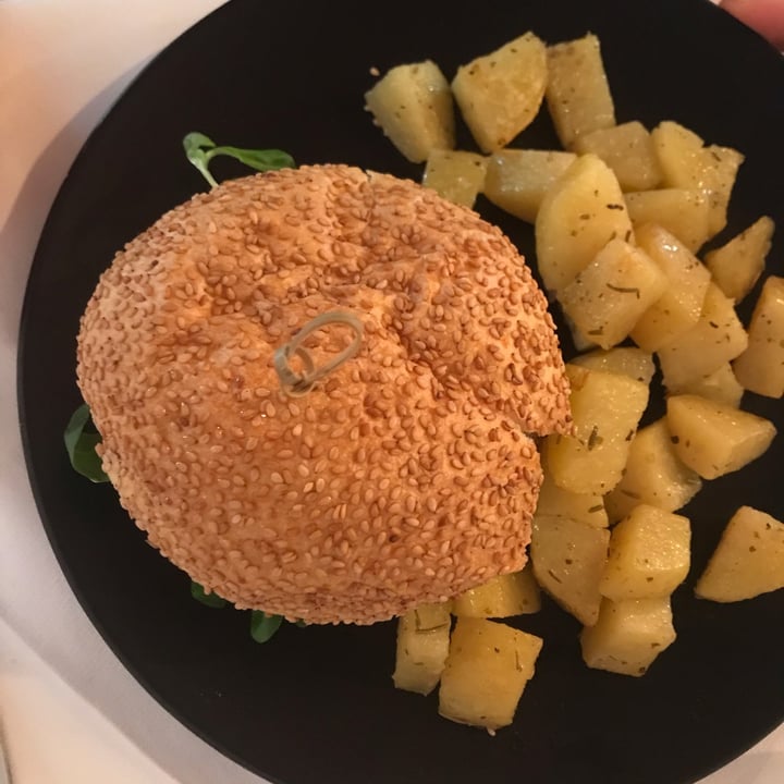 photo of Green corner l’hamburger classico con patate al forno shared by @lauragri on  09 Jun 2022 - review