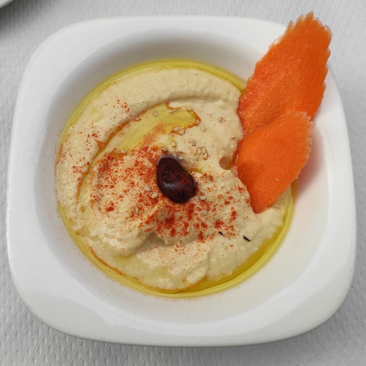 photo of Veggie Garden Hummus shared by @viajeracronica on  08 Dec 2021 - review