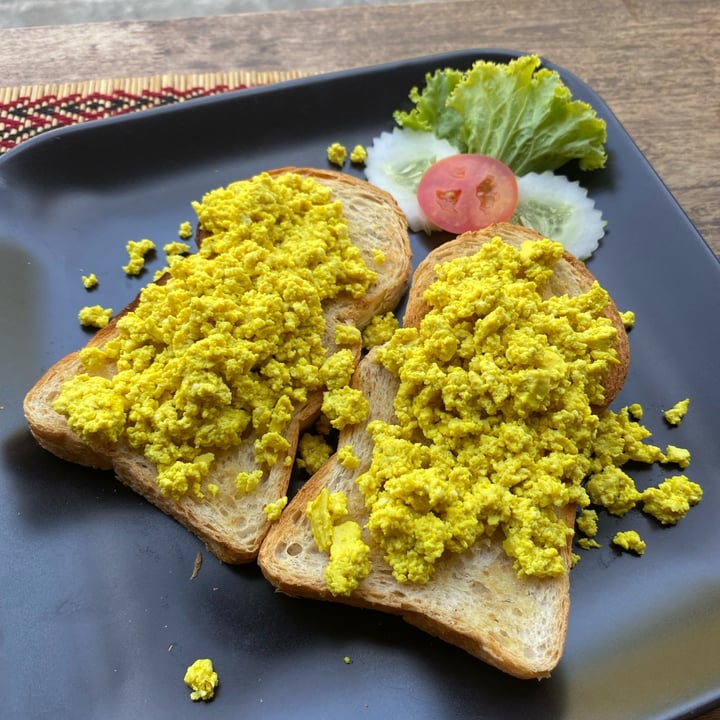 review photo of Vegan Heaven Scrambled Tofu Toast shared by @plantsfeelthough on 10 Nov 2022 - review