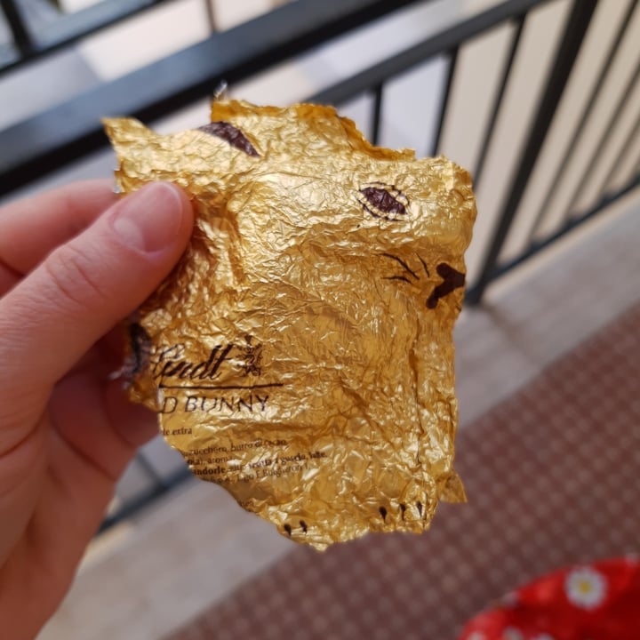 review photo of Lindt Gold Bunny Dark Chocolate shared by @bettyfa on 16 Apr 2022 - review