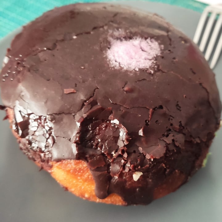 review photo of Delish Vegan Doughnuts Violet sea shared by @celiaveglove on 19 Jan 2022 - review