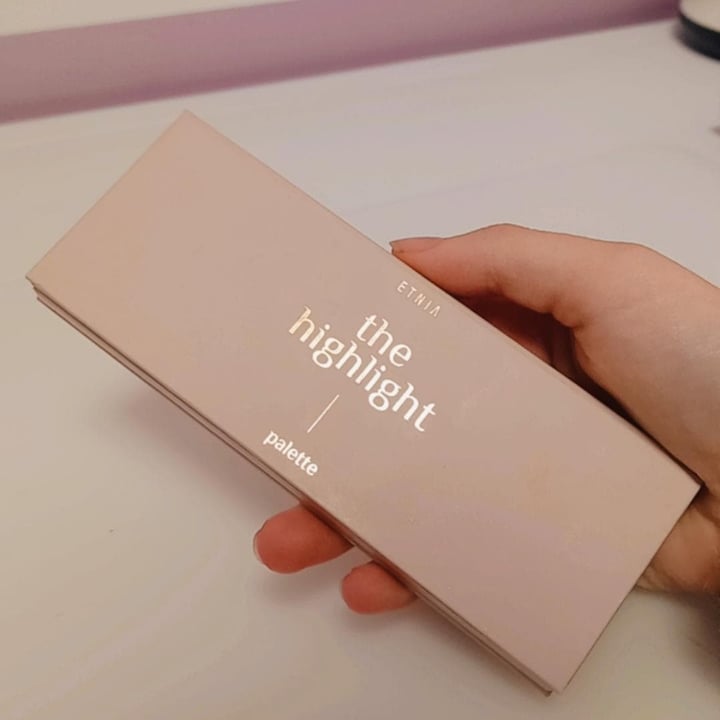 photo of Etnia The highlight-palette shared by @men on  01 Jun 2022 - review