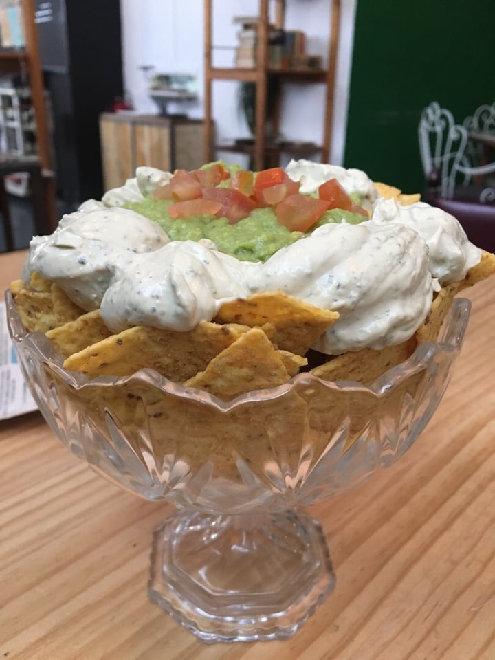 photo of Maricastaña Nachos Con Guacamole Y Queso Vegano shared by @yolandaescri on  28 Nov 2019 - review