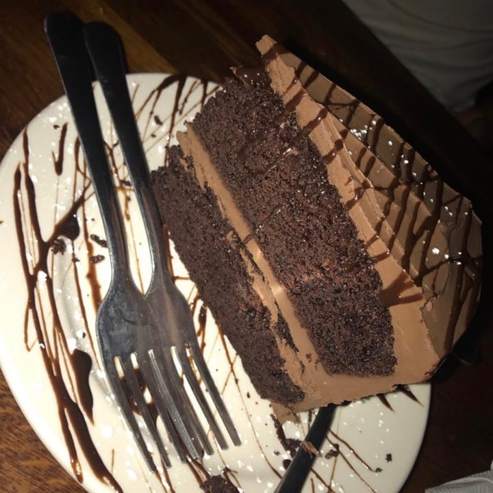 photo of The Top Vegan Chocolate Cake shared by @everan01 on  06 May 2020 - review