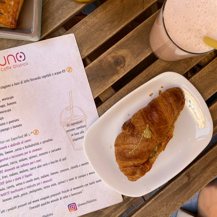 photo of Uno Caffé Olistico Cornetto vegano al pistacchio shared by @noemi1202 on  15 May 2022 - review
