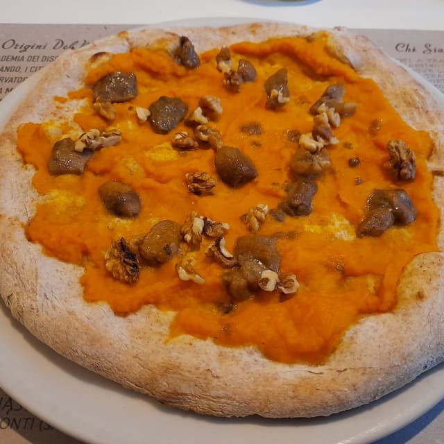 Photo of the dish “Pizza Con Vellutata Di Zucca, Noci E Porcini”