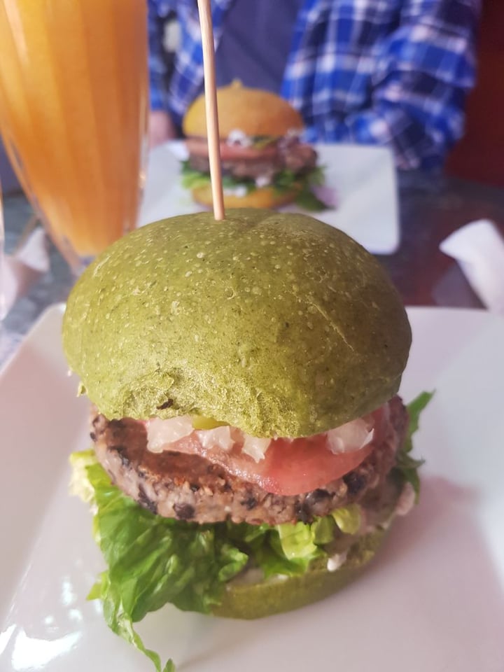 photo of Vegan Burger Hamburguesa vegana en la ligua shared by @romiauna on  03 Jun 2019 - review