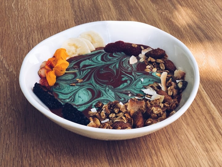 review photo of Her Harvest Rosenhof Farm Smoothie Bowl shared by @narrylikes on 25 Nov 2019 - review