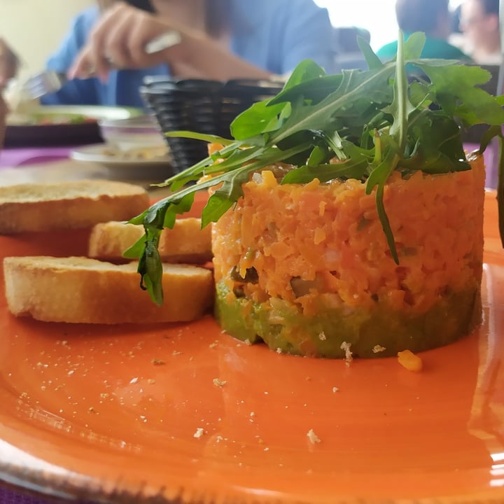 review photo of Gusto BistroBar Tártar De Aguacate, Zanahoria Y Cebolla shared by @ninafr on 04 May 2022 - review