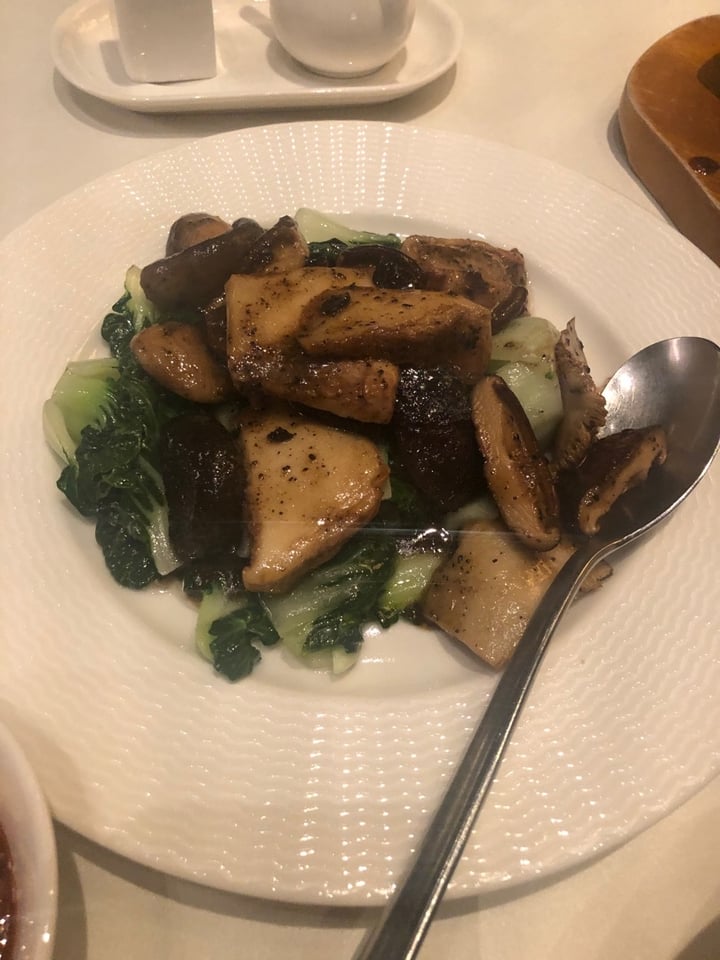 photo of Shisen Hanten Sautéed seasonal vegetable with duo mushrooms and truffle oil shared by @delphinesupanya on  31 Oct 2019 - review